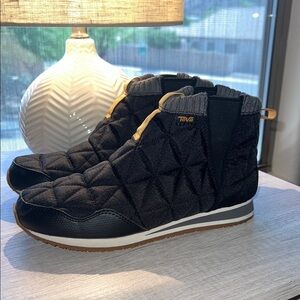Teva Ember Women’s Black Quilted Ankle Boots with Gold Accents Size 8